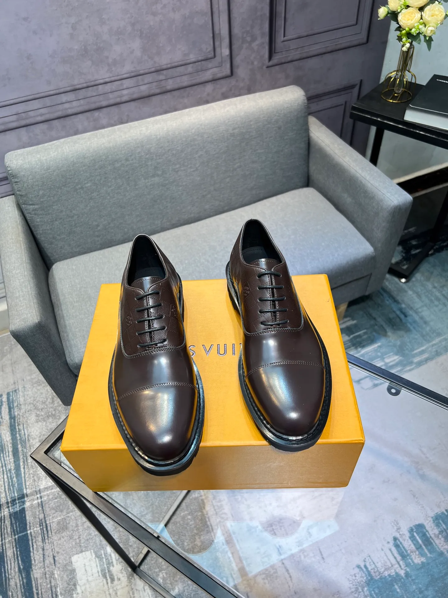 Men's shoes 💰820 [LV] - High-end quality - Upper: 🔝 tumbled cowhide, Nappa cowhide, brand logo sewn on shoe body - Lining: cowhide, foot pads; water-dyed cowhide - Outsole: TPR·rubber foam; two-color molded outsole -Super high quality control·Fine workmanship: highlighted (high-end·luxury·grade) -Size: 39-44 (38 45 can be customized)